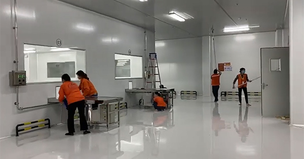 Thực hiện vệ sinh công nghiệp nhà xưởng khoa học, cẩn thận, chi tiết tại Công ty Cổ Phần Lâm Anh Hưng, Mỹ Hào, Hưng Yên