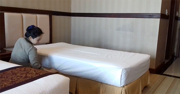 Tạp vụ khách sạn dọn phòng cho khách tại Hưng Yên